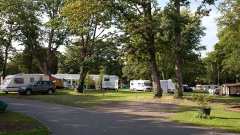 chertsey caravanning campsites